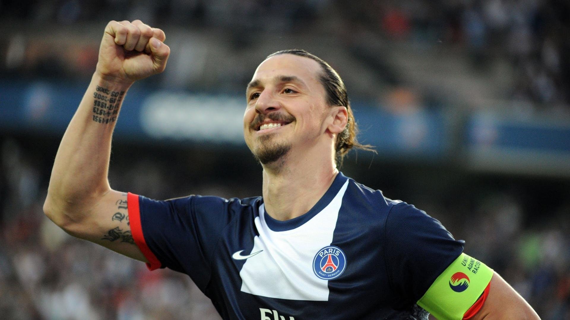 在季后赛对阵快船时，库里全场投中9个三分球，砍下41分带领勇士逆转！